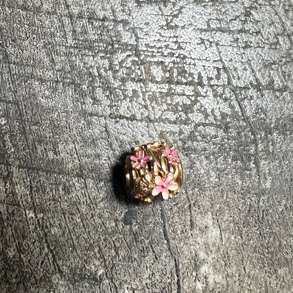 Openwork Pink Daisy Flower Charm - Picture 2 of 2